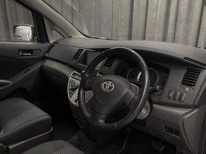 Минивэн Toyota Isis 2008 года, 829000 рублей, Красноярск