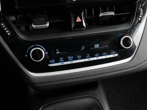 Седан Toyota Corolla 2020 года, 1919000 рублей, Тюмень