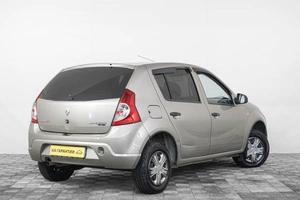 Хетчбэк Renault Sandero 2011 года, 499000 рублей, Кемерово