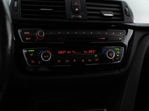 Седан BMW 3 серия 2015 года, 2137077 рублей, Москва