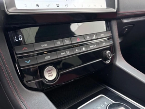 Внедорожник Jaguar F-Pace 2018 года, 3377000 рублей, Орёл