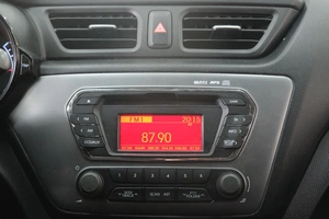 Седан Kia Rio 2014 года, 889000 рублей, Омск