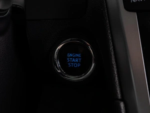 Седан Toyota Camry 2017 года, 2499000 рублей, Тюмень