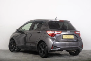Хетчбэк Toyota Vitz 2017 года, 999000 рублей, Томск