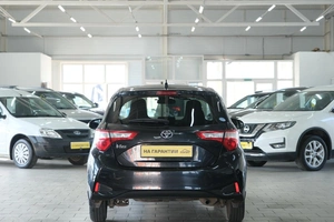 Хетчбэк Toyota Vitz 2019 года, 999000 рублей, Омск