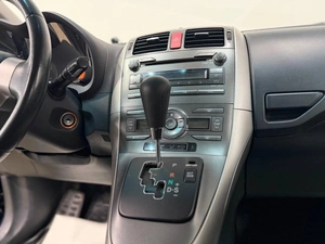 Хетчбэк Toyota Auris 2008 года, 679000 рублей, Красноярск