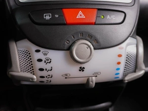 Хетчбэк Peugeot 107 2013 года, 465040 рублей, Воронеж