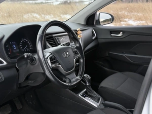 Седан Hyundai Solaris 2017 года, 1190000 рублей, Красноярск