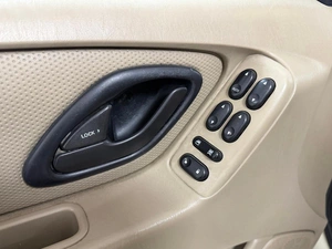 Внедорожник Ford Escape 2004 года, 610000 рублей, Ачинск