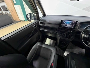 Минивэн Honda Stepwgn Spada 2024 года, 2549000 рублей, Красноярск