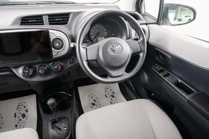 Хетчбэк Toyota Vitz 2011 года, 889000 рублей, Красноярск