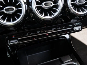 Хетчбэк Mercedes-benz A-класс 2019 года, 2590000 рублей, Краснодар