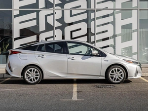 Лифтбек Toyota Prius 2017 года, 2290000 рублей, Краснодар