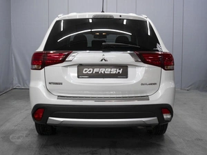 Внедорожник Mitsubishi Outlander 2015 года, 2330000 рублей, Омск