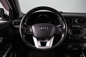 Хетчбэк Kia Rio 2013 года, 999000 рублей, Сургут