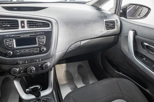 Хетчбэк Kia Ceed 2013 года, 839000 рублей, Барнаул