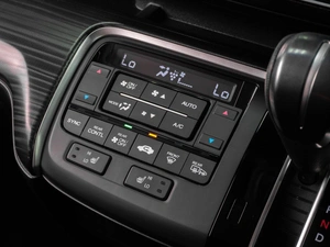 Минивэн Honda Stepwgn 2017 года, 1749000 рублей, Тюмень