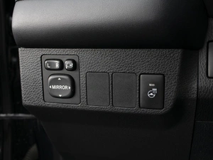 Внедорожник Toyota RAV4 2017 года, 2790000 рублей, Омск