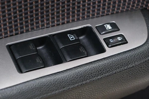 Хетчбэк Nissan Tiida 2013 года, 969000 рублей, Омск