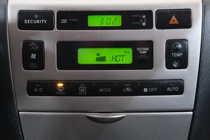 Хетчбэк Toyota Corolla 2002 года, 599000 рублей, Омск