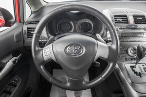 Хетчбэк Toyota Auris 2007 года, 699000 рублей, Барнаул