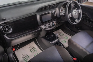 Хетчбэк Toyota Vitz 2018 года, 1279000 рублей, Томск