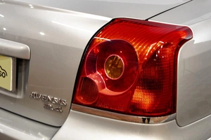 Седан Toyota Avensis 2004 года, 1019000 рублей, Барнаул