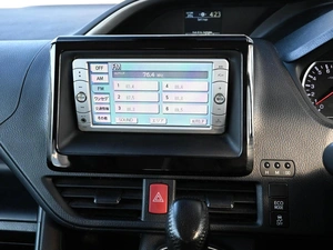 Минивэн Toyota Voxy 2016 года, 1999000 рублей, Кирилловка