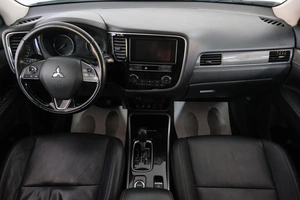 Внедорожник Mitsubishi Outlander 2018 года, 2349000 рублей, Омск