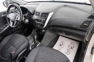 Седан Hyundai Solaris 2015 года, 1199000 рублей, Красноярск