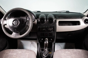 Седан Renault Logan 2010 года, 249000 рублей, Сургут