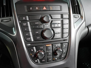 Хетчбэк Opel Astra 2011 года, 829000 рублей, Воронеж