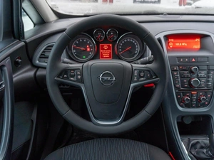 Хетчбэк Opel Astra GTC 2012 года, 879000 рублей, Саратов