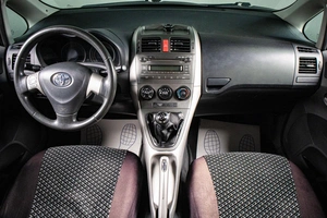 Хетчбэк Toyota Auris 2008 года, 649000 рублей, Сургут