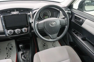 Седан Toyota Corolla Axio 2013 года, 1039000 рублей, Красноярск