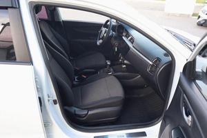 Седан Kia Rio 2017 года, 1200000 рублей, Мирное