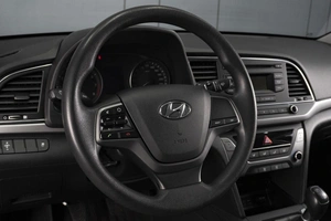 Седан Hyundai Elantra 2017 года, 1340000 рублей, Омск