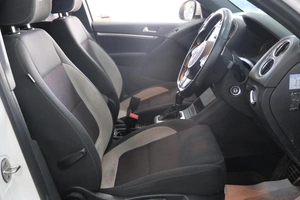 Внедорожник Volkswagen Tiguan 2013 года, 899000 рублей, Омск