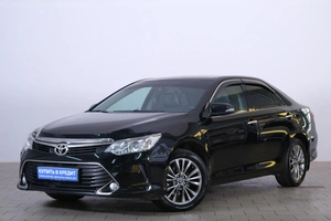 Седан Toyota Camry 2016 года, 2339000 рублей, Омск