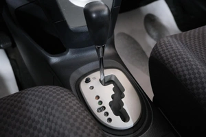 Седан Toyota Yaris 2007 года, 559000 рублей, Омск