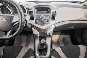 Седан Chevrolet Cruze 2010 года, 649000 рублей, Барнаул