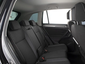 Внедорожник Volkswagen Tiguan 2018 года, 2385000 рублей, Омск