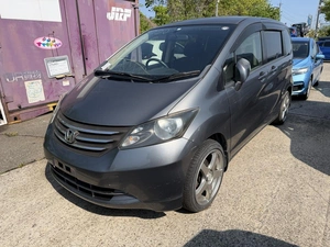 Минивэн Honda Freed 2010 года, 720000 рублей, Красноярск