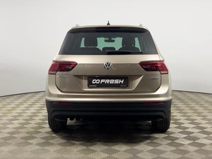 Внедорожник Volkswagen Tiguan 2018 года, 2178200 рублей, Казань