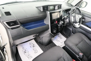Минивэн Toyota Roomy 2017 года, 1039000 рублей, Красноярск