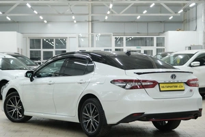 Седан Toyota Camry 2021 года, 2799000 рублей, Омск