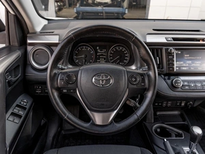 Внедорожник Toyota RAV4 2017 года, 2949000 рублей, Саратов