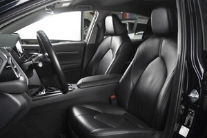 Седан Toyota Camry 2022 года, 2850000 рублей, Омск