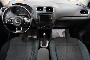 Седан Volkswagen Polo 2020 года, 1419000 рублей, Омск