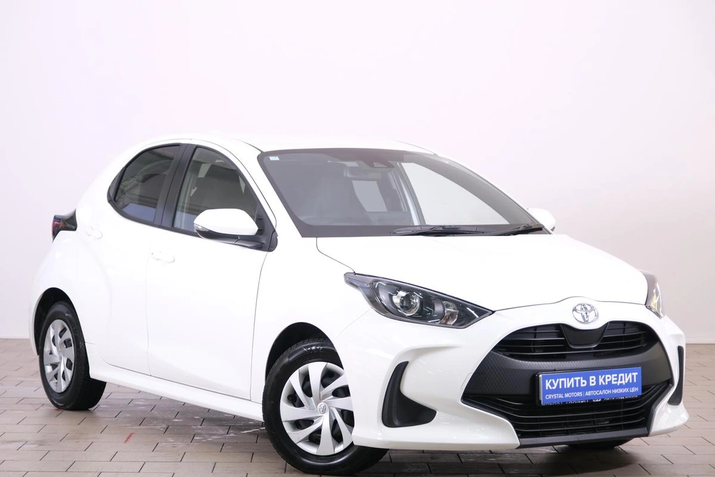 Хетчбэк Toyota Yaris 2021 года, 1229000 рублей, Омск